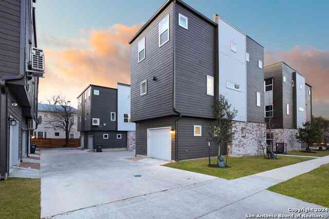 Homes For Sale - 210 W Poplar St #101<br/> San Antonio, TX 78212