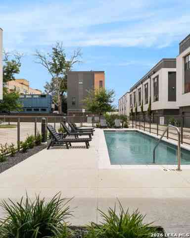 Townhouse For Sale - 318 W Grayson #203<br/> San Antonio, TX 78212