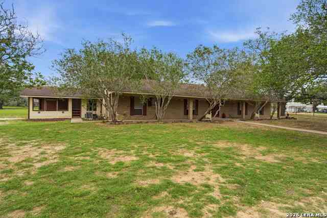 Homes For Sale - 105 Deer Run<br/> Pleasanton, TX 78064
