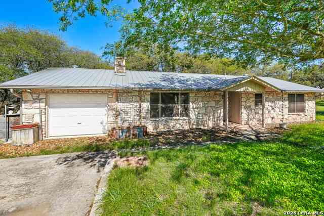 Homes For Sale - 101 Diamond J Rd S<br/> Pipe Creek, TX 78063