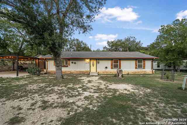 Homes For Sale - 133 Alamo<br/> Pipe Creek, TX 78063