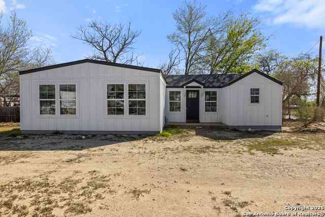 Homes For Sale - 362 Avenue J<br/> Poteet, TX 78065