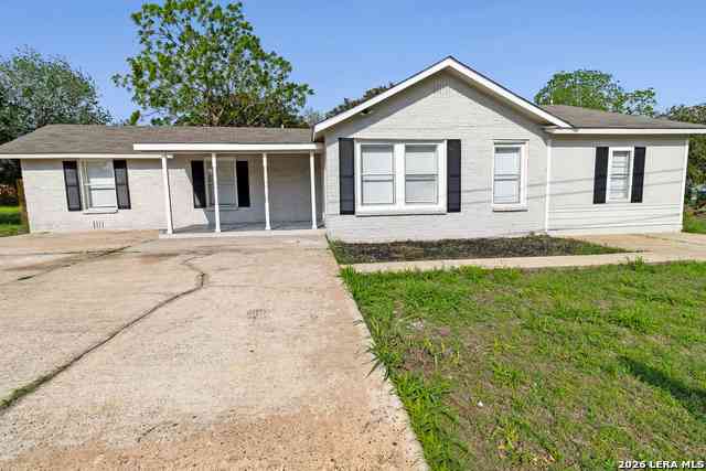 Homes For Sale - 1404 N Comitas St<br/> Beeville, TX 78102