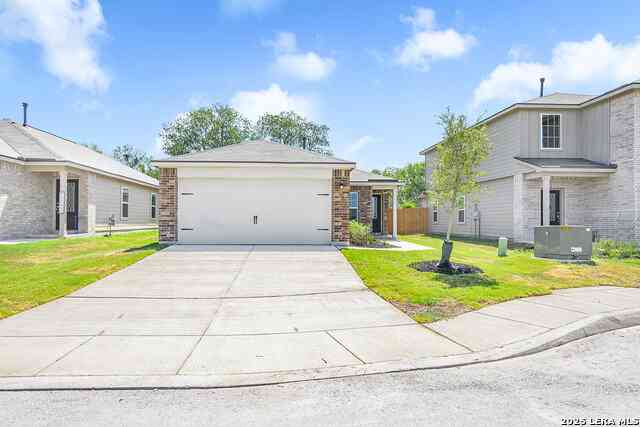 Homes For Sale - 15102 Telfaire Meadow<br/> Von Ormy, TX 78073