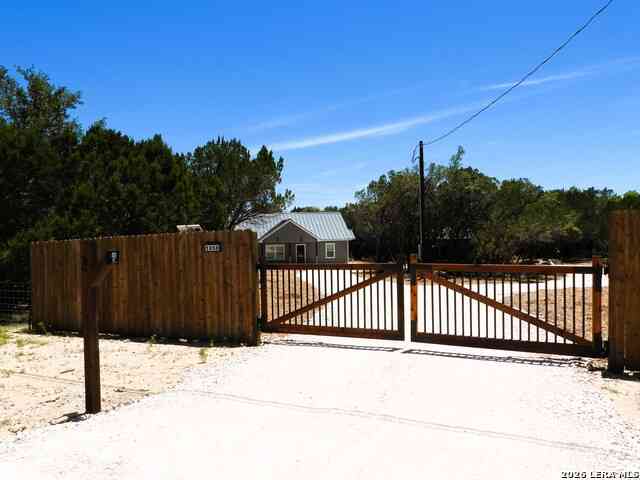 Homes For Sale - 1059 Lakeside Dr<br/> Lakehills, TX 78063