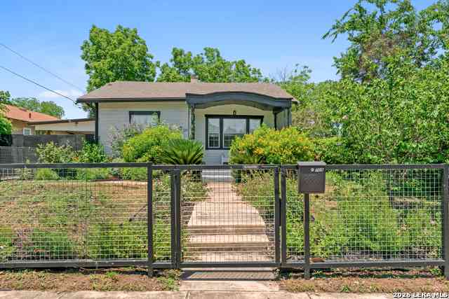 Homes For Sale - 709 Waverly Ave<br/> San Antonio, TX 78201
