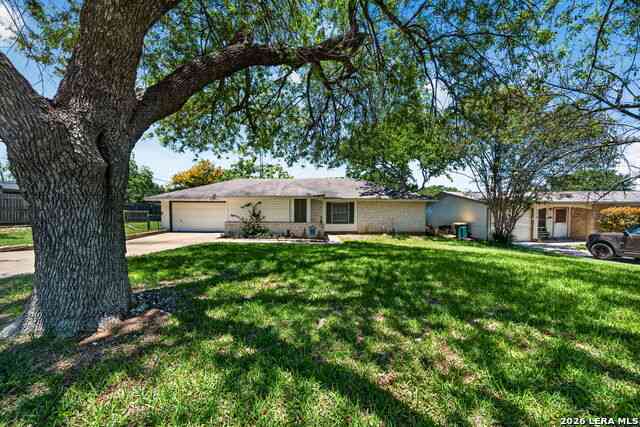 Homes For Sale - 851 Boulder Dr<br/> Universal City, TX 78148