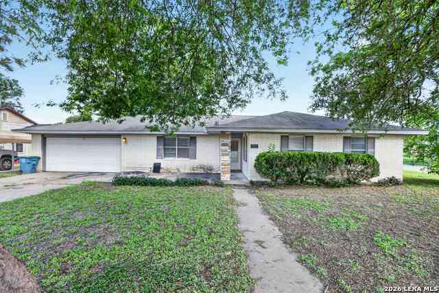 Homes For Sale - 1011 E Hefferman<br/> Beeville, TX 78102