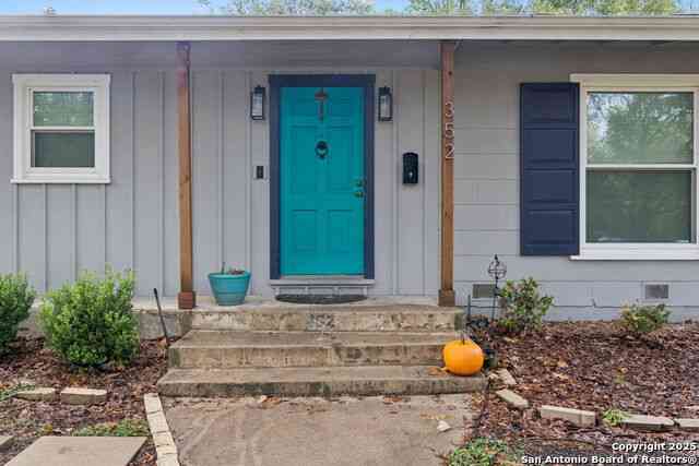 Homes For Sale - 352 Larchmont Dr<br/> San Antonio, TX 78209