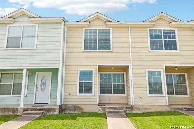 Townhouse For Sale - 111 Autumn Pass<br/> San Antonio, TX 78245