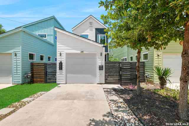 Homes For Sale - 1753 E Crockett St<br/> Bexar County, San Antonio, TX 78202