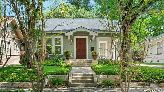 Homes For Sale - 323 W Gramercy<br/> San Antonio, TX 78212