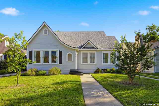 Homes For Sale - 2035 W Summit<br/> San Antonio, TX 78201