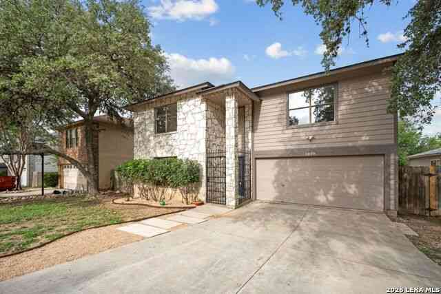 Homes For Sale - 1019 Arrowhead Trl<br/> San Antonio, TX 78245