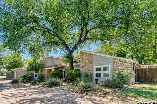 Homes For Sale - 120 S Winston Ln<br/> San Antonio, TX 78213