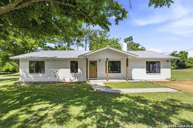 Homes For Sale - 125 W Lower Crabapple Rd<br/> Gillespie County, Fredericksburg, TX 78624