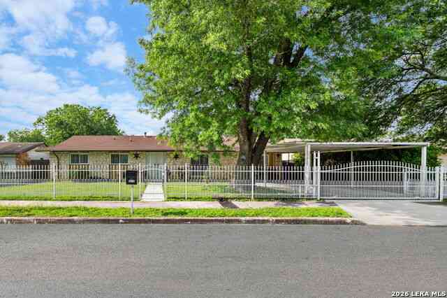 Homes For Sale - 5826 Castle Brook Dr<br/> San Antonio, TX 78218
