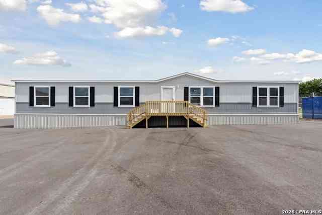 Mobile Home For Sale - 136 Parkview<br/> Wilson County, Floresville, TX 78114