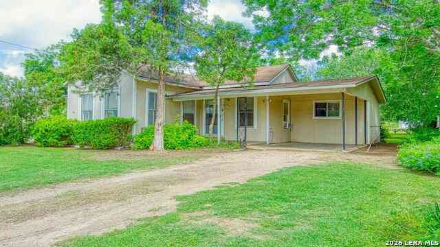 Homes For Sale - 1107 Trail St<br/> Wilson County, Floresville, TX 78114
