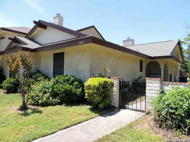 Townhouse For Sale - 5845 Royal Bnd<br/> San Antonio, TX 78239