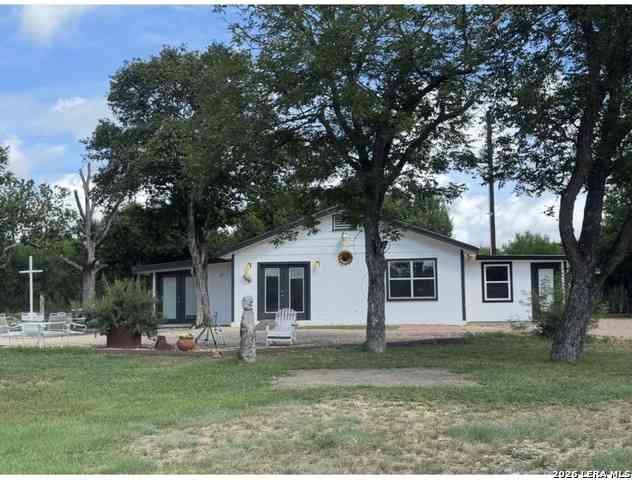 Homes For Sale - 854 N Live Oak Ave<br/> New Braunfels, TX 78130