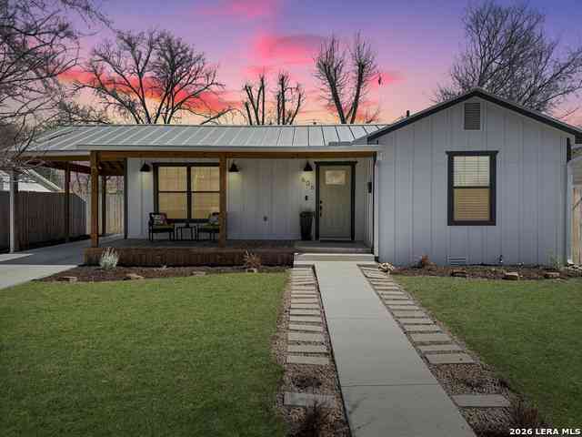 Homes For Sale - 606 Harper St<br/> Kerrville, TX 78028