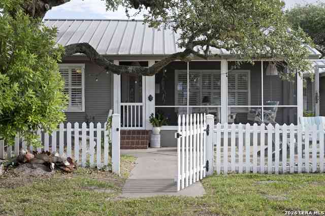 Homes For Sale - 1302 E Cedar St<br/> Rockport, TX 78382