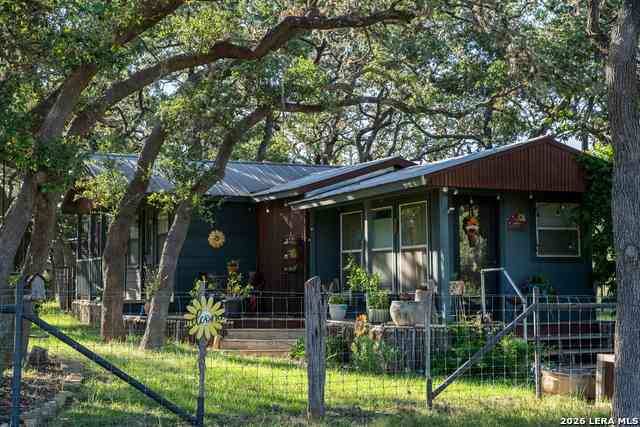 Homes For Sale - 228 Post Oak Ln<br/> Utopia, TX 78884