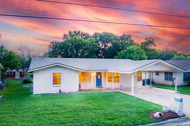 Homes For Sale - 1107 Donna Kay Dr.<br/> Kerrville, TX 78028