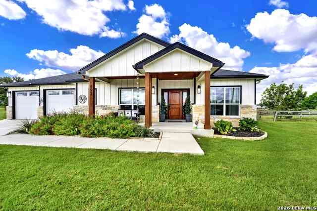 Homes For Sale - 492 Spanish Grant Cir<br/> Bandera, TX 78003