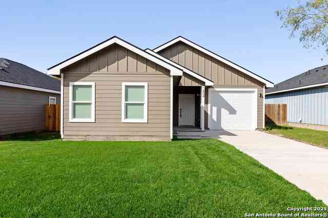 Homes For Sale - 804 W Huntington St<br/> Beeville, TX 78102
