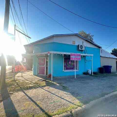 Homes For Sale - 1001 Arlington St<br/> Eagle Pass, TX 78852
