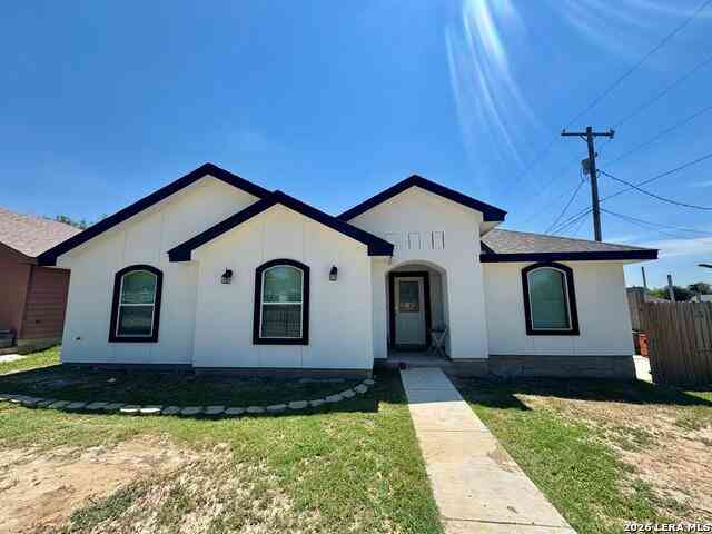 Homes For Sale - 698 Paco St<br/> Eagle Pass, TX 78852