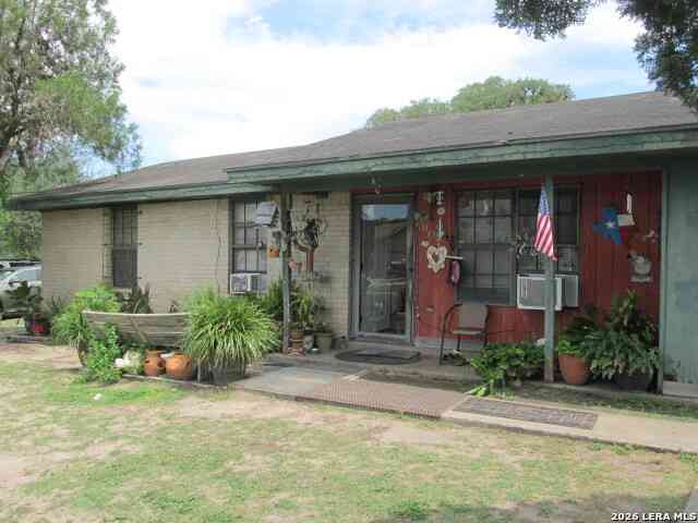 Homes For Sale - 807 W Inez St<br/> Bee County, Beeville, TX 78102