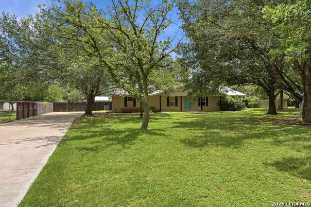 Homes For Sale - 111 Deer Run<br/> Pleasanton, TX 78064