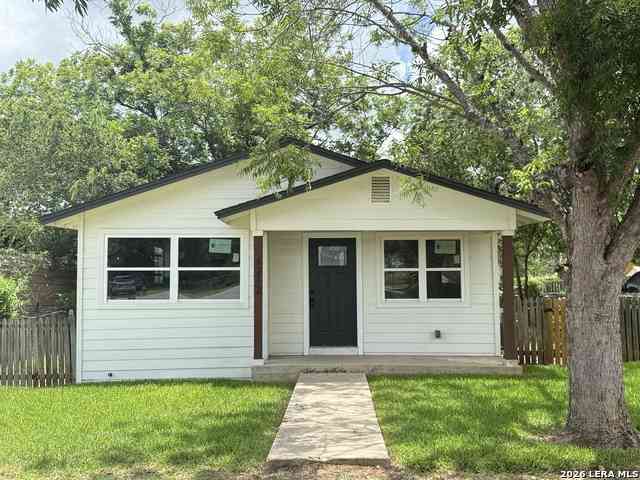 Homes For Sale - 1212 B St<br/> Floresville, TX 78114