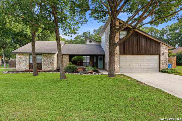 Homes For Sale - 122 Twin Oak Rd<br/> Seguin, TX 78155