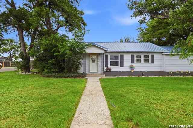 Homes For Sale - 2401 Avenue J<br/> Hondo, TX 78861