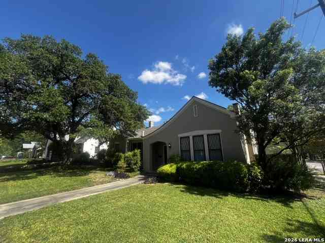 Homes For Sale - 134 W Agarita Ave<br/> San Antonio, TX 78212
