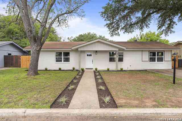 Homes For Sale - 614 S Columbus St<br/> Fredericksburg, TX 78624