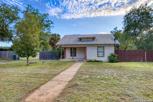 Homes For Sale - 1231 N High St<br/> Uvalde, TX 78801