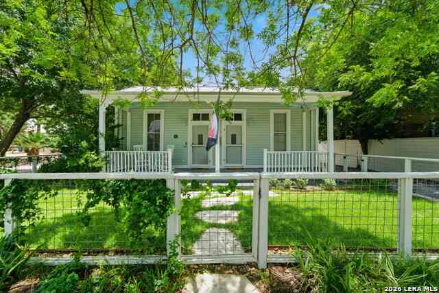 Homes For Sale - 301 Barrera St<br/> San Antonio, TX 78210