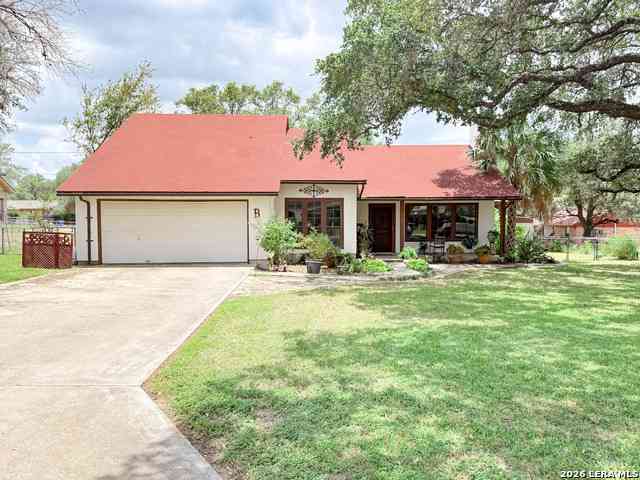 Homes For Sale - 215 Sollock Dr<br/> Medina County, Devine, TX 78016
