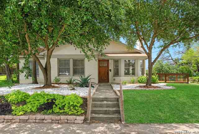Homes For Sale - 440 W Lynwood<br/> San Antonio, TX 78212