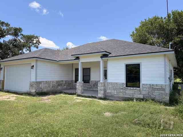 Homes For Sale - 903 E Bowie St<br/> Bee County, Beeville, TX 78102