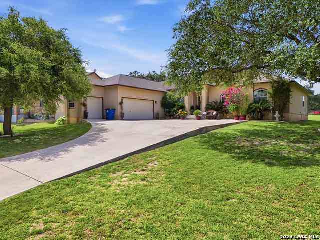 Homes For Sale - 612 Jack Nickolaus Dr<br/> Medina County, Devine, TX 78016