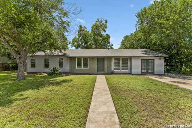 Homes For Sale - 1411 Hummingbird Ln<br/> Seguin, TX 78155