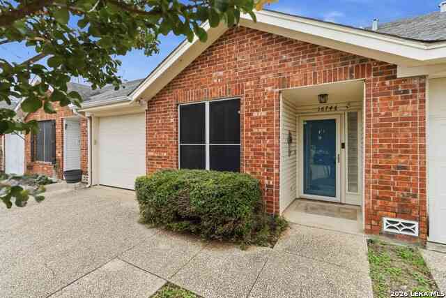 Townhouse For Sale - 16746 Henderson Pass<br/> San Antonio, TX 78232