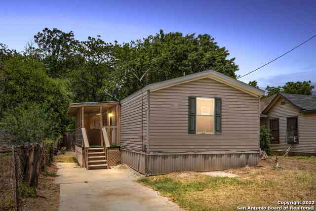 Mobile Home For Sale - 311 N Reed St<br/> Pleasanton, TX 78064