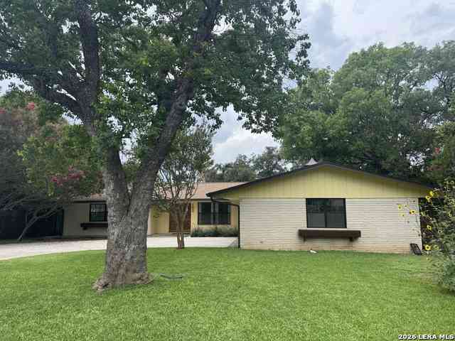 Homes For Sale - 153 Trillium Ln<br/> Bexar County, Castle Hills, TX 78213